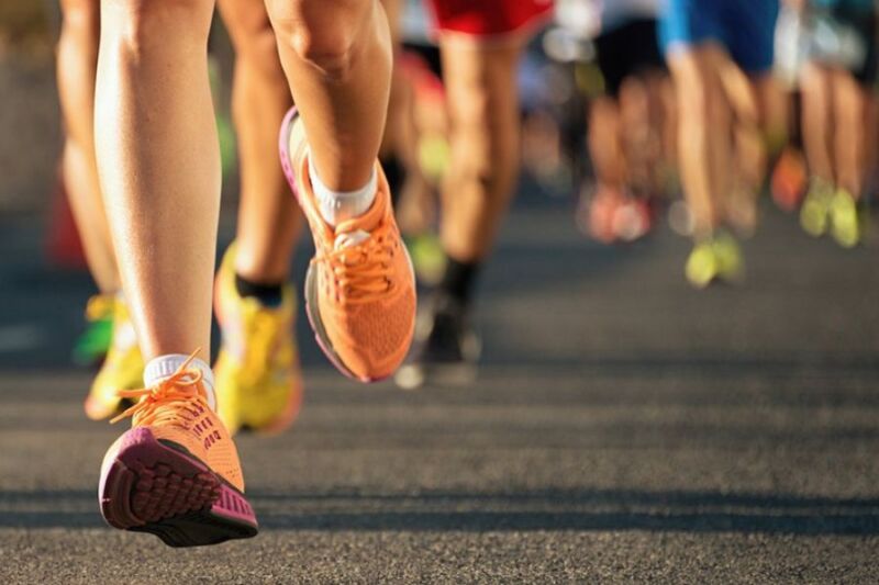 Pada Gerakan Jalan Cepat Posisi Kaki Harus